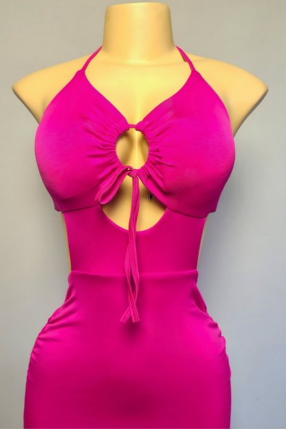 Vestido Alpha Muse - Cuello Halter y Cortes Escultóricos